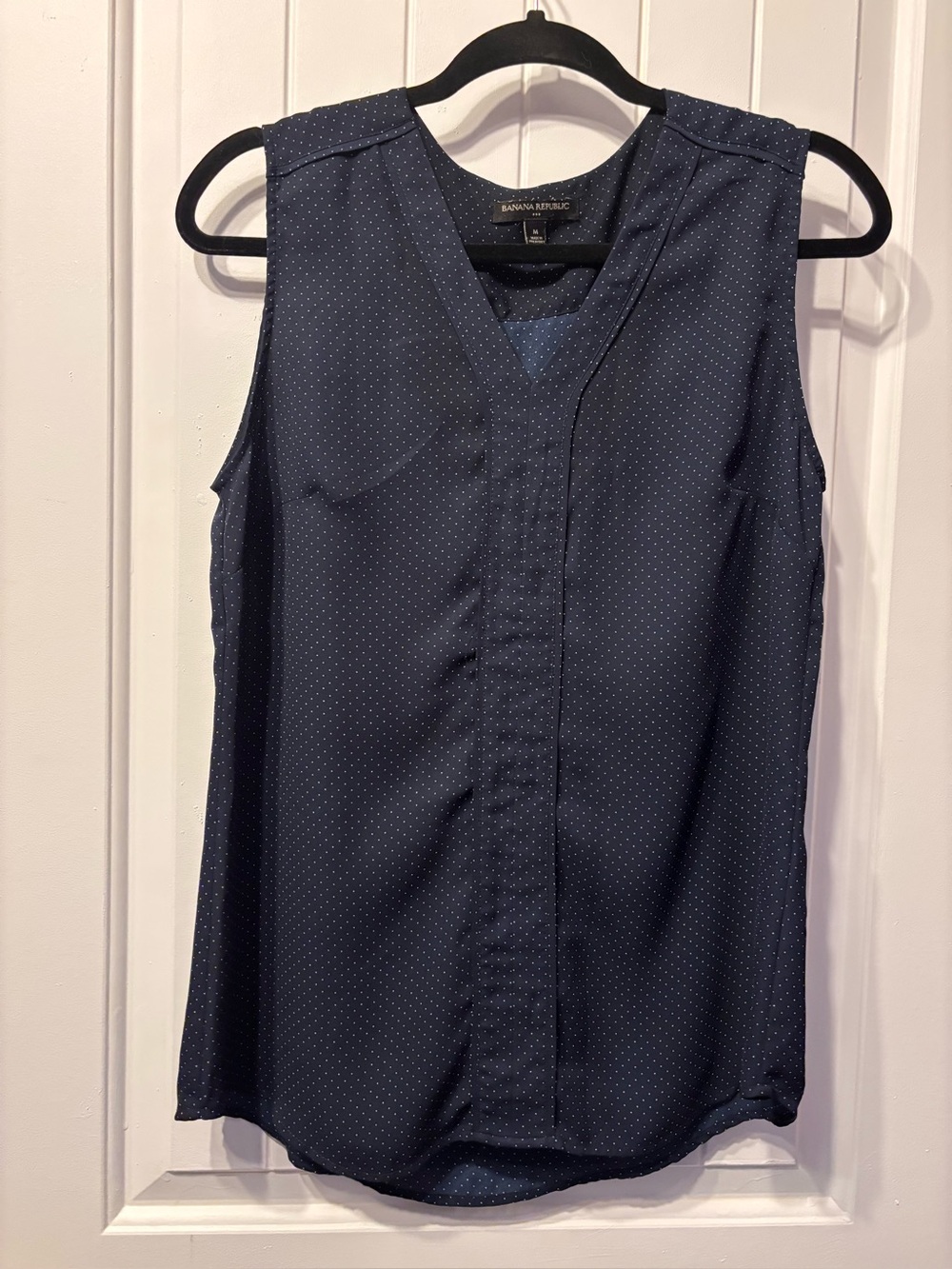 Banana Republic Sleeveless Navy Polka Dot V-Neck Top - Picture 5 of 8
